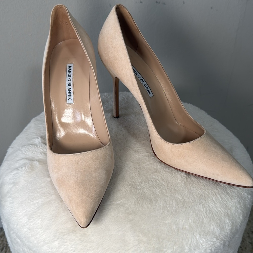 Suede Manolo Blahnik pumps NEW Sz 41